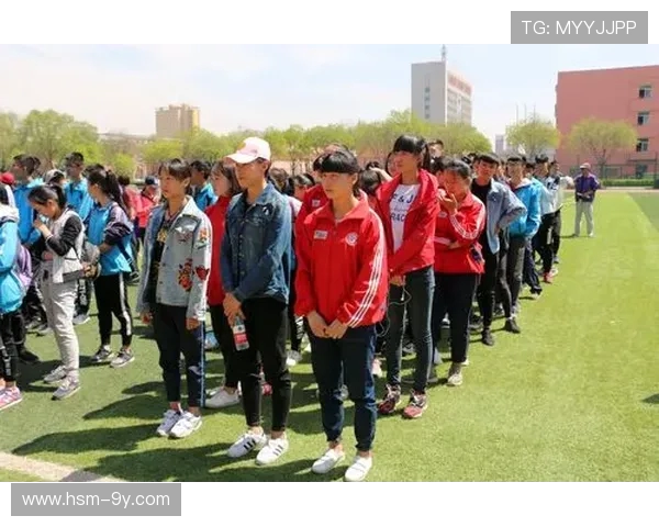 武汉军山中学足球队：勇攀高峰，打造校园足球新风尚